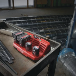 Milwaukee M12 C4 lader